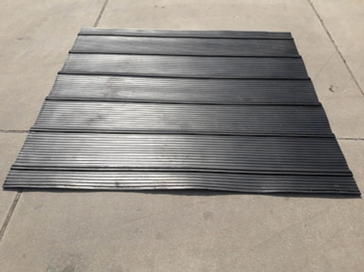 oploopklep mat oploopklepmat rubber paardentrailer trailer, Dieren en Toebehoren, Stalling en Weidegang, Toebehoren, 2 of 3 paarden of pony's
