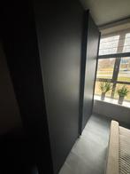 Donkerbruine kledingkast met schuifdeuren, Ophalen, Gebruikt, 100 tot 150 cm, Met lade(s)