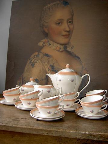 Frans koffieservies beschikbaar voor biedingen