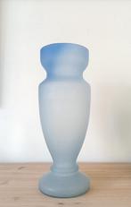 blauwe glazen vaas, Huis en Inrichting, Woonaccessoires | Vazen, Blauw, Ophalen of Verzenden, Minder dan 50 cm, Glas