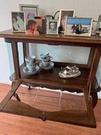 Mooie theetafel met geslepen glas, Ophalen