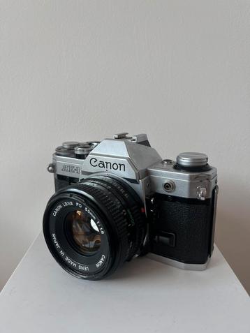 Complete en werkende Canon AE-1 met twee lenzen beschikbaar voor biedingen