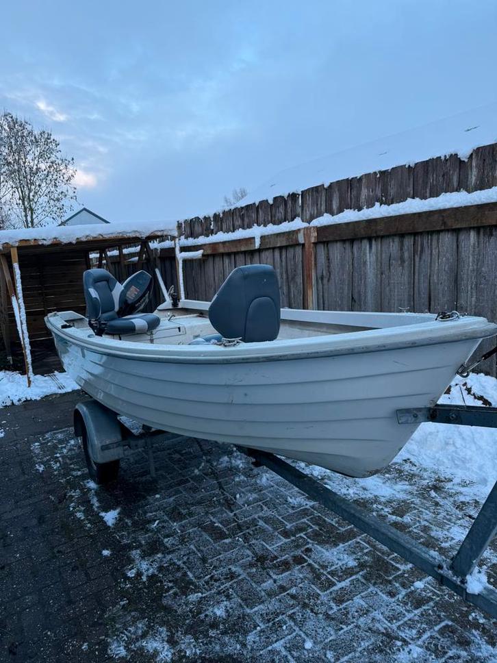 Mooie cresent 410 visboot !, Watersport en Boten, Vis- en Consoleboten, Gebruikt, Tot 10 pk, 3 tot 6 meter, Benzine, Buitenboordmotor