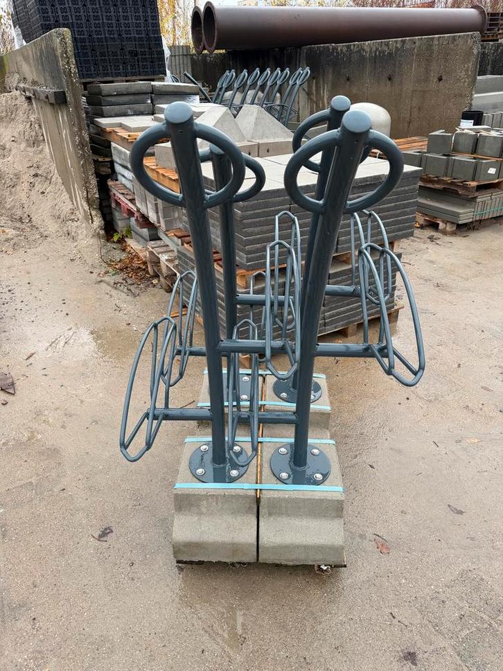 Fietsenrek - met betonvoet, Fietsen en Brommers, Fietsaccessoires | Fietsenrekken, Gebruikt, Ophalen