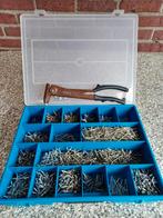 Doos met diverse popnagels inclusief poptang, Doe-het-zelf en Verbouw, Ophalen of Verzenden, Zo goed als nieuw