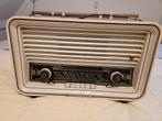 Te koop mooie oude radio,
53x24x32, Antiek en Kunst, Ophalen