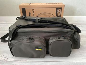 Solar Tackle Undercover Green Rugtas beschikbaar voor biedingen