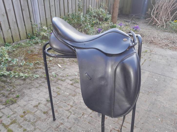 Dressuurzadel Fairfax 17,5" te koop, Dieren en Toebehoren, Paarden en Pony's | Zadels, Gebruikt, Dressuur, Ophalen
