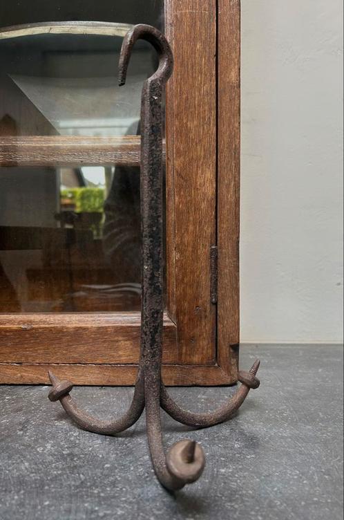 Kleine oude smeedijzeren Wildhaak sober sleets Brocante, Antiek en Kunst, Curiosa en Brocante, Verzenden