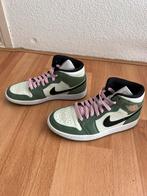 Nike air Jordan 1 mid se dutch green, Kleding | Dames, Schoenen, Ophalen of Verzenden, Zo goed als nieuw, Sneakers of Gympen