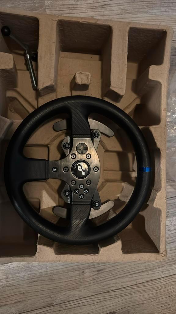 T300 RS GT met stuur, schakel pook en pedalen, Spelcomputers en Games, Spelcomputers | Sony PlayStation Consoles | Accessoires