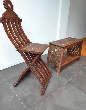 uniek -antiek?- Afrikaans oplapbaar stoeltje beschikbaar voor biedingen