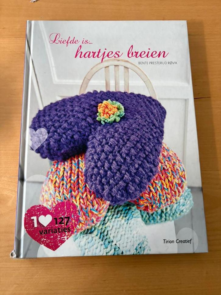 Bente Presterud Rovik - Liefde is... hartjes breien, Boeken, Hobby en Vrije tijd, Zo goed als nieuw, Overige onderwerpen, Verzenden