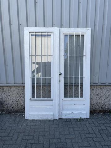 Prachtige antieke dubbele voordeur beschikbaar voor biedingen