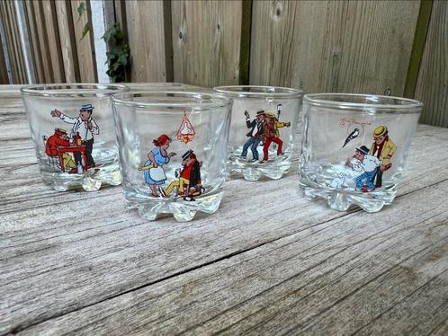 Vintage borrelglaasjes met retro cartoons- set van 4, Verzamelen, Glas en Borrelglaasjes, Zo goed als nieuw, Borrel- of Shotglas
