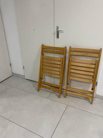 Houten klapstoelen - 2 stuks beschikbaar voor biedingen