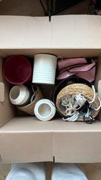 Doos vol bloempotten + ompotmatje, Tuin en Terras, Bloempotten, Ophalen, Gebruikt, Binnen, Overige vormen