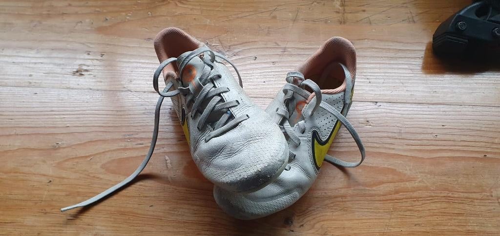 Nike Tiempo Legend 9 Pro FG voetbalschoen (maat 33), Sport en Fitness, Voetbal, Gebruikt, Maat XS of kleiner, Schoenen, Ophalen of Verzenden