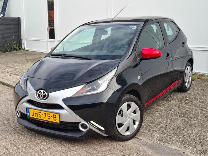 Aygo X-play bj 2017 Airco LED 5DRS Lage KM APK 2027 Mooi !, Auto's, Toyota, Bedrijf, Aygo, ABS, Airbags, Airconditioning, Bluetooth