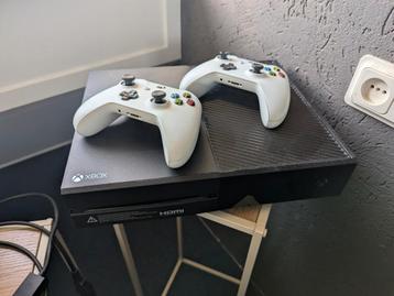 Xbox One 500GB met 2 controllers beschikbaar voor biedingen