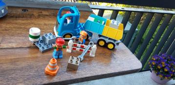 duplo werktuigen aan het werk....... beschikbaar voor biedingen