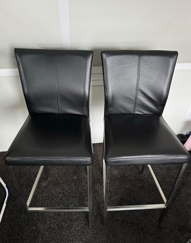 2 Zwarte leren barkrukken Bayan Piet Klerkx, Huis en Inrichting, Barkrukken, Zo goed als nieuw, 60 tot 90 cm, Leer, 2 krukken