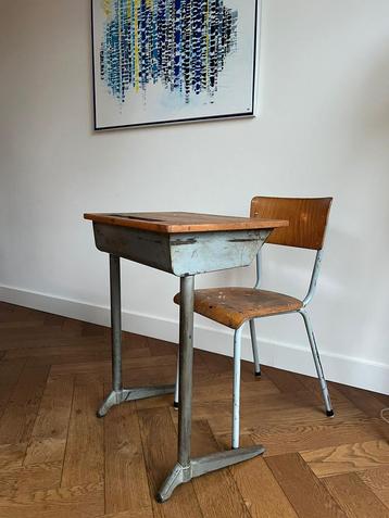Vintage Lessenaar en Stoel - Marko Merk - Hout met patina beschikbaar voor biedingen