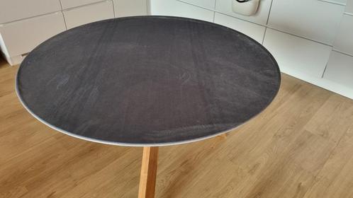 Table cloth/ protector/ Textiel tafelbeschermer, Huis en Inrichting, Woonaccessoires | Overige, Zo goed als nieuw, Ophalen