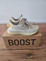 Yeezy boost 350 light maat 39 1/3, Kleding | Dames, Schoenen, Beige, Ophalen of Verzenden, Yeezy, Sneakers of Gympen