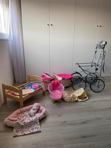 Kinderwagen draagzak ledikant babynestje babybad babytas  beschikbaar voor biedingen