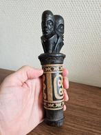 Houten beeld pillenkoker Papoea Indonesië volkskunst bamboe, Antiek en Kunst, Kunst | Niet-Westerse kunst, Ophalen of Verzenden