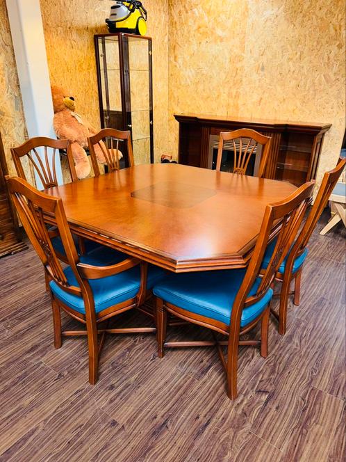 Prachtige klassieke achthoeke tafel met acht stoelen, Antiek en Kunst, Antiek | Meubels | Tafels, Ophalen