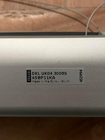 Zwart verduisterend rolgordijn velux beschikbaar voor biedingen