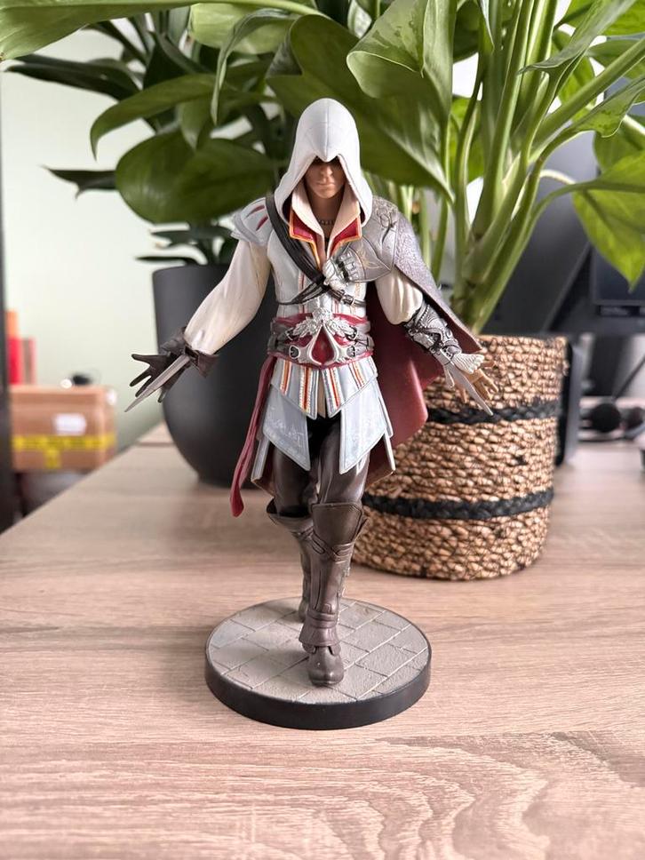 Assassins Creed 2 Ezio Auditore Beeldje, Verzamelen, Poppetjes en Figuurtjes, Zo goed als nieuw, Ophalen