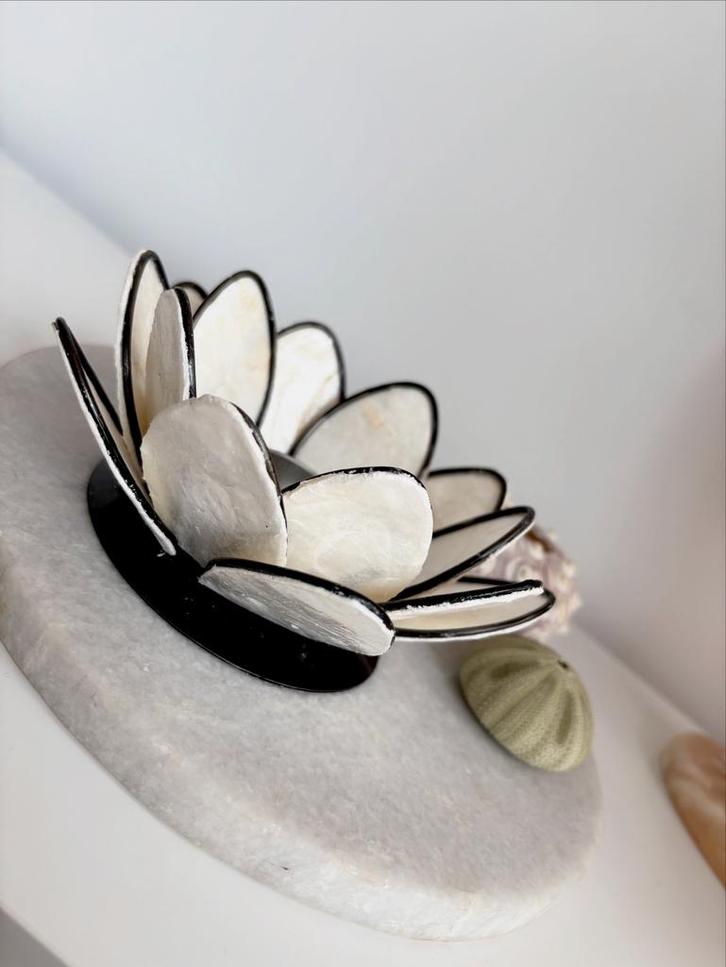 Capiz lotus waxinelichthouder, Huis en Inrichting, Woonaccessoires | Kandelaars en Kaarsen, Zo goed als nieuw, Minder dan 25 cm