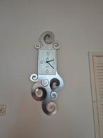 Mooie sierlijke klok, Huis en Inrichting, Woonaccessoires | Klokken, Ophalen, Zo goed als nieuw, Wandklok