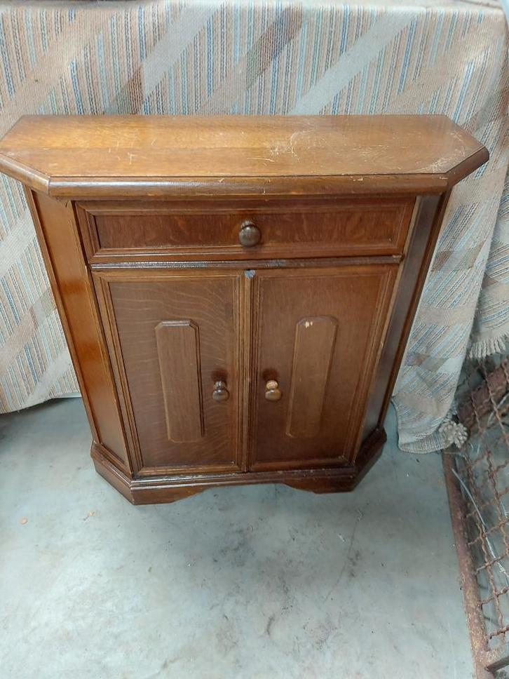 Klein donker eiken kastje/tv meubel, Huis en Inrichting, Kasten | Dressoirs, Gebruikt, 50 tot 100 cm, 25 tot 50 cm, Met lade(s)