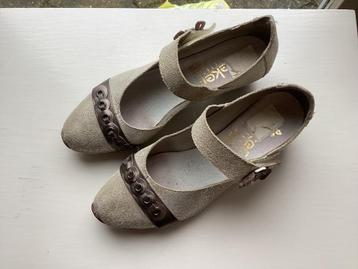 Rieker schoenen beige met zilver maat 39. beschikbaar voor biedingen