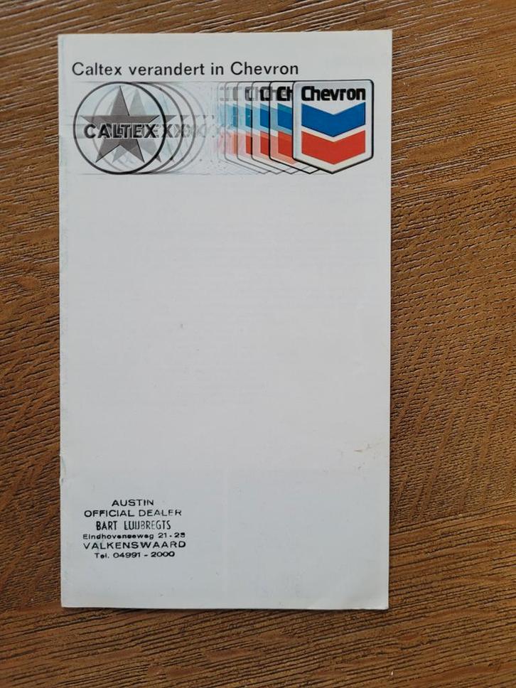 Boekje CALTEX wordt CHEVRON, Verzamelen, Automerken, Motoren en Formule 1, Gebruikt, Auto's, Ophalen of Verzenden