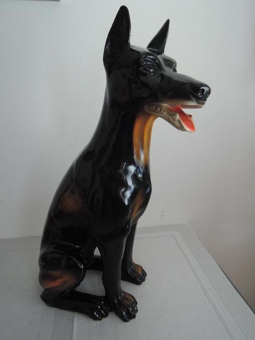 Ouderwets groot porseleinen beeld van een hond, Antiek en Kunst, Curiosa en Brocante, Ophalen of Verzenden