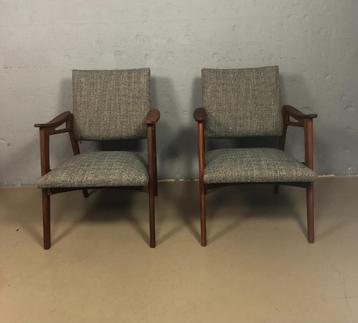 Vintage fauteuil beschikbaar voor biedingen