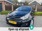 Kia Rio 1.2 CVVT BusinessLine 3drs NAVI CLIMA PDC LMV STOELV, Auto's, Kia, Gebruikt, 4 cilinders, 1104 kg, Zwart