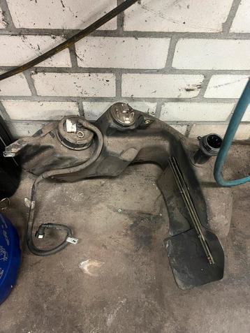 Gts 300 benzinetank met pomp beschikbaar voor biedingen