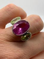 J123 Prachtige zilveren ring roze en groene steen maat 17,75, Sieraden, Tassen en Uiterlijk, Ringen, Met strass, 17 tot 18, Ophalen of Verzenden