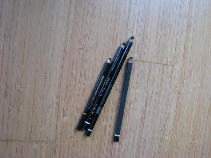 t.k. 4 houtskoolpotloden Conté à Paris + Koh-i-Noor, Hobby en Vrije tijd, Tekenen, Zo goed als nieuw, Potlood of Stift, Ophalen of Verzenden