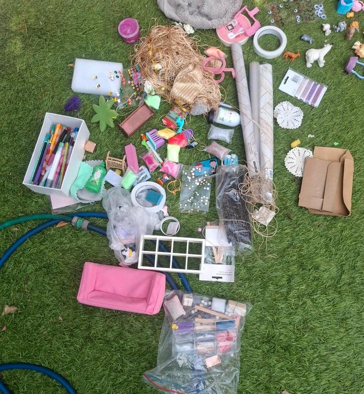 Nog veel poppenhuis spullen, Hobby en Vrije tijd, Overige Hobby en Vrije tijd, Zo goed als nieuw, Ophalen of Verzenden