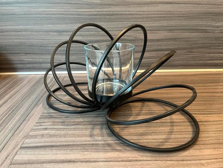 Zwarte design kaarsenstandaard., Huis en Inrichting, Woonaccessoires | Kandelaars en Kaarsen, Gebruikt, Minder dan 25 cm, Metaal