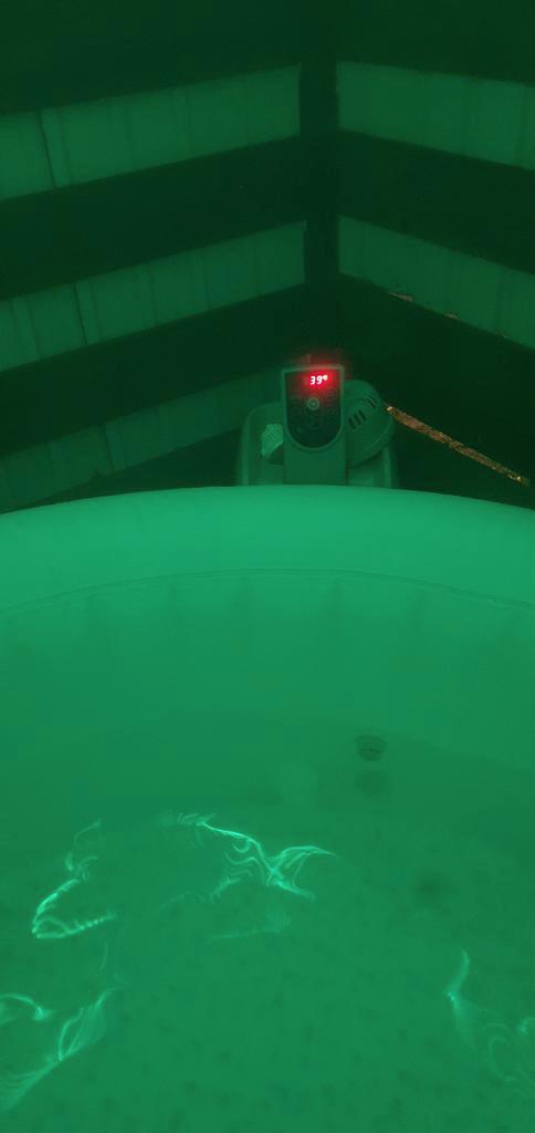 Opblaasbare Jacuzzi met Pomp en Afdekzeil, Tuin en Terras, Bubbelbaden en Hottubs, Gebruikt, Opblaasbaar, Afdekzeil, Pomp, Ophalen of Verzenden