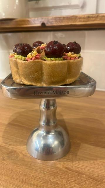 Riviera Maison plateautje 12 x 12 cm met een nep gebakje beschikbaar voor biedingen