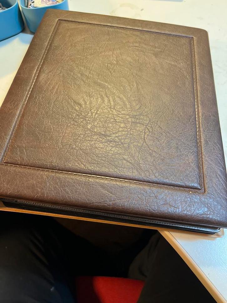 Postzegelalbum met speciale uitgaven o.a. Zwitsersland, Postzegels en Munten, Postzegels | Volle albums en Verzamelingen, Buitenland